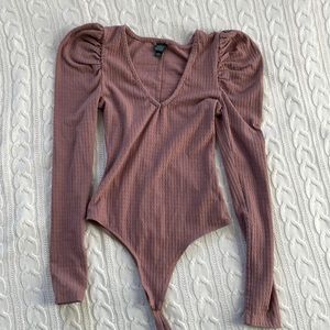 Wild Fable women’s bodysuit. Size XS. Mauve, long sleeves, puff sleeves.